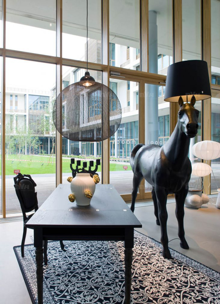 BVH博威灯饰 Horse Lamp 黑马落地灯 场景